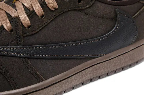 JORDAN 1 RETRO LOW OG SP x TRAVIS SCOTT VELVET BROWN